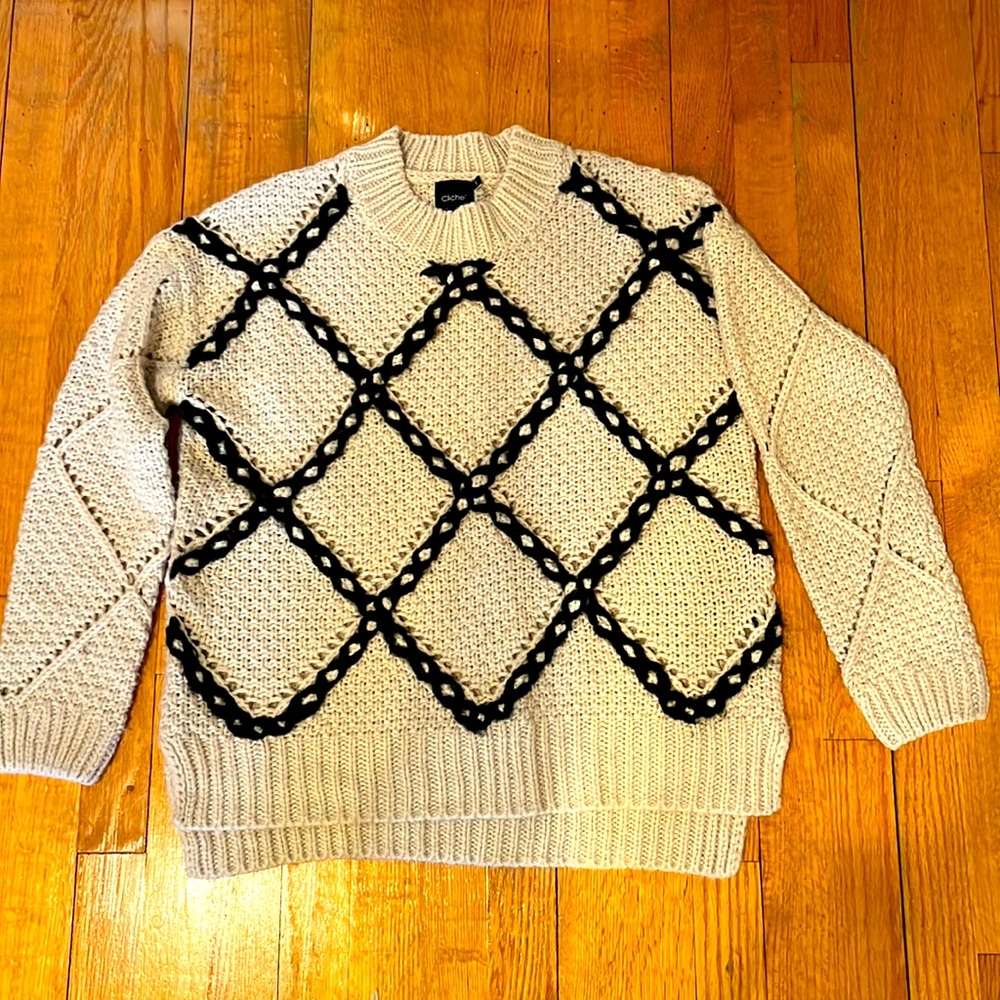 Warm yummy black/tan sweater🤩